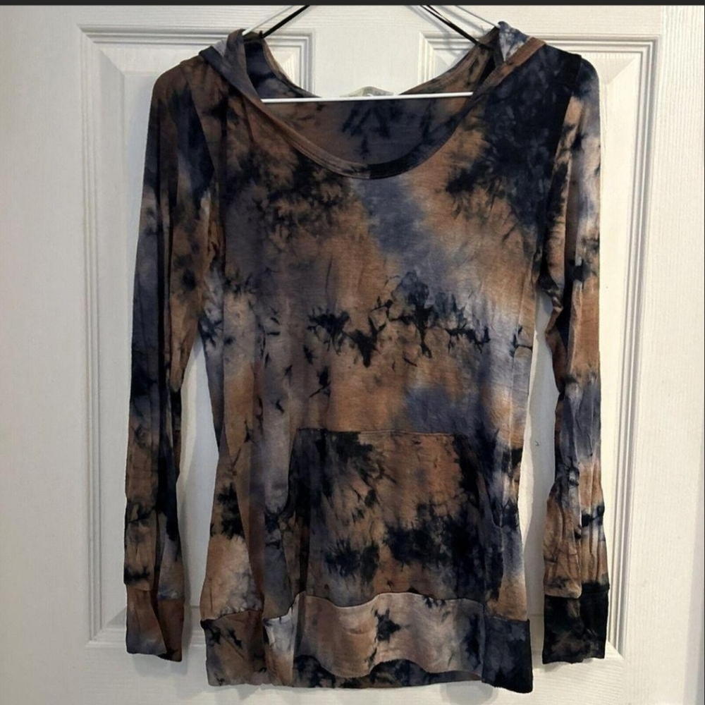 Ginger G tye dye light weight top.